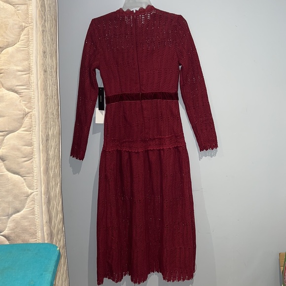 Lulus red midi lace gown. US 4. - Picture 9 of 9